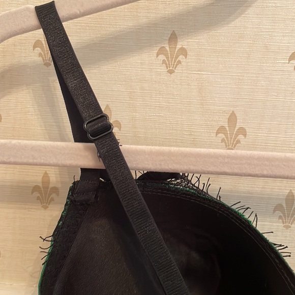 Black and green lace corset/thong set - Picture 5 of 8